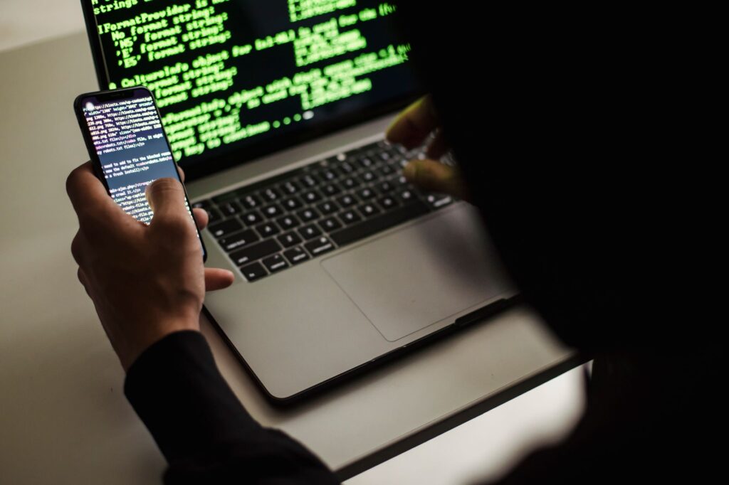 Keylogger na komputerze i telefonie: jak wykryć program rejestrujący naciskane klawisze